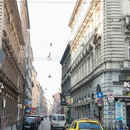 Best Seasons Downtown Apartament