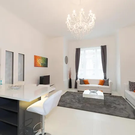 Best Seasons Downtown Apartment Budapest